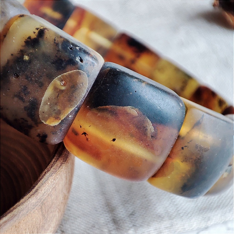 Браслет пласт. янтарь 3201119518 (3)