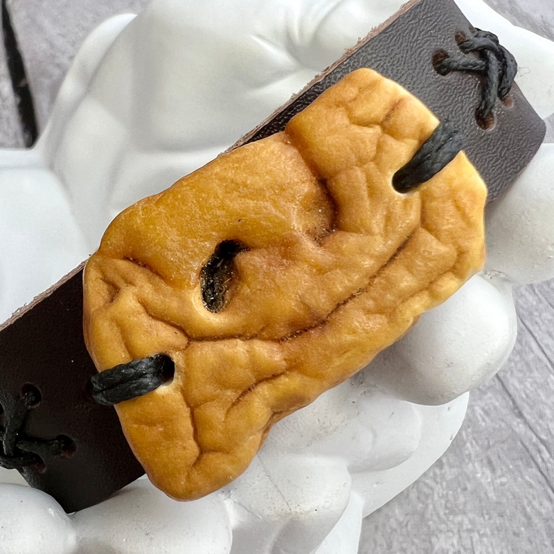 Браслет с пейзажным янтарем