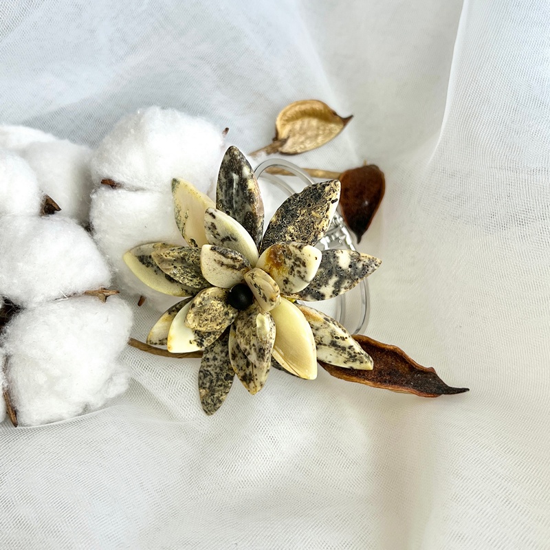 Браслет "Цветок" янтарь