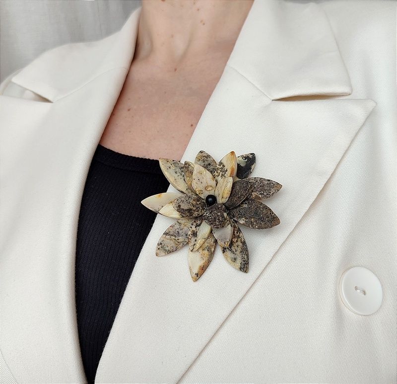 Брошь-кулон "Лотос" Янтарь