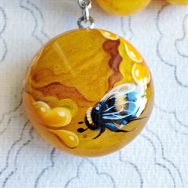 Колье "Космопчёлка" янтарь