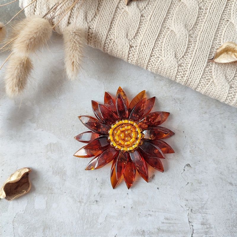 Брошь "Хризантема" янтарь