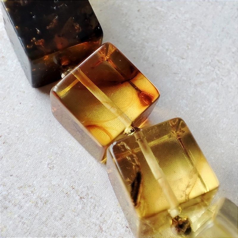 Бусы "Шар" из янтаря