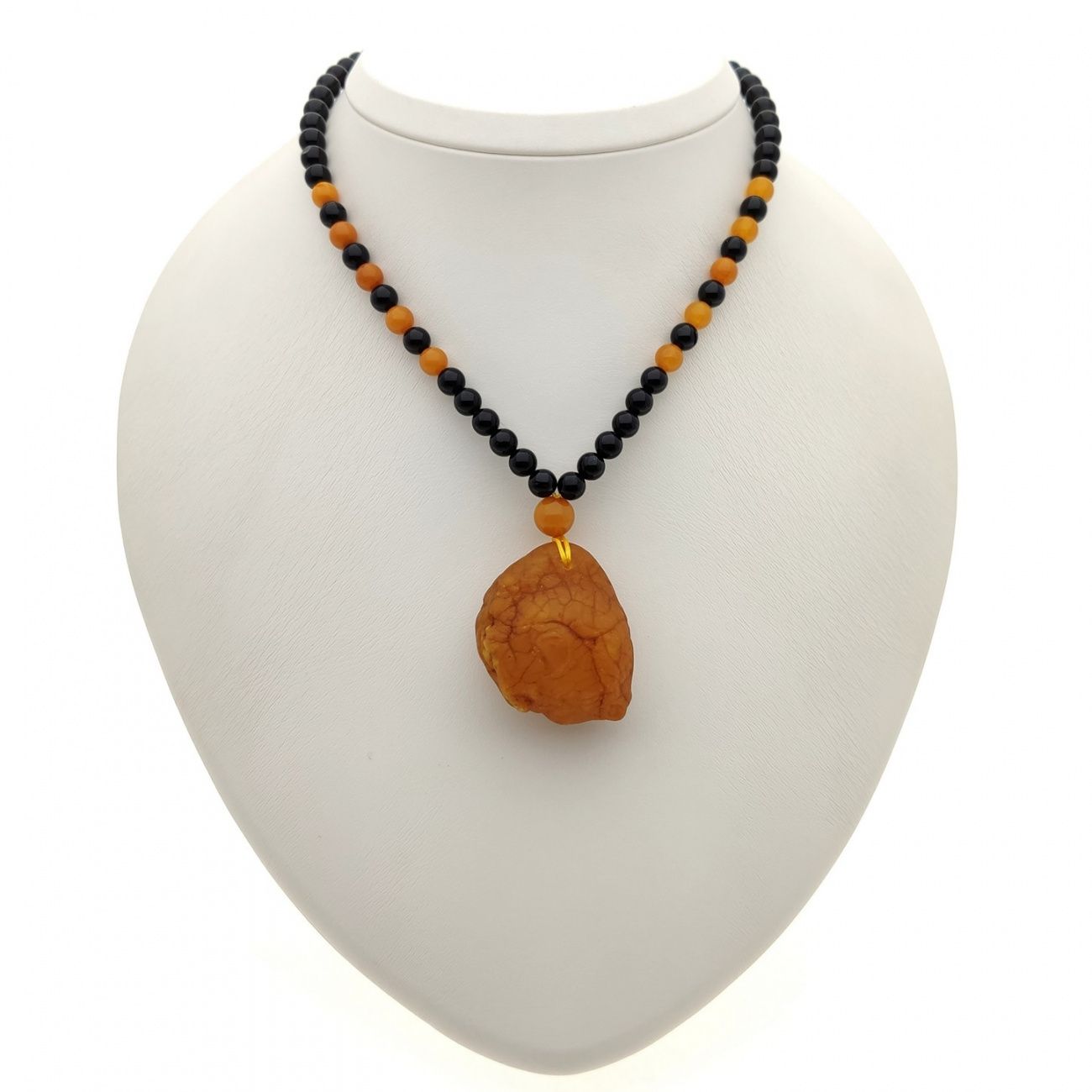 Подвес из янтаря