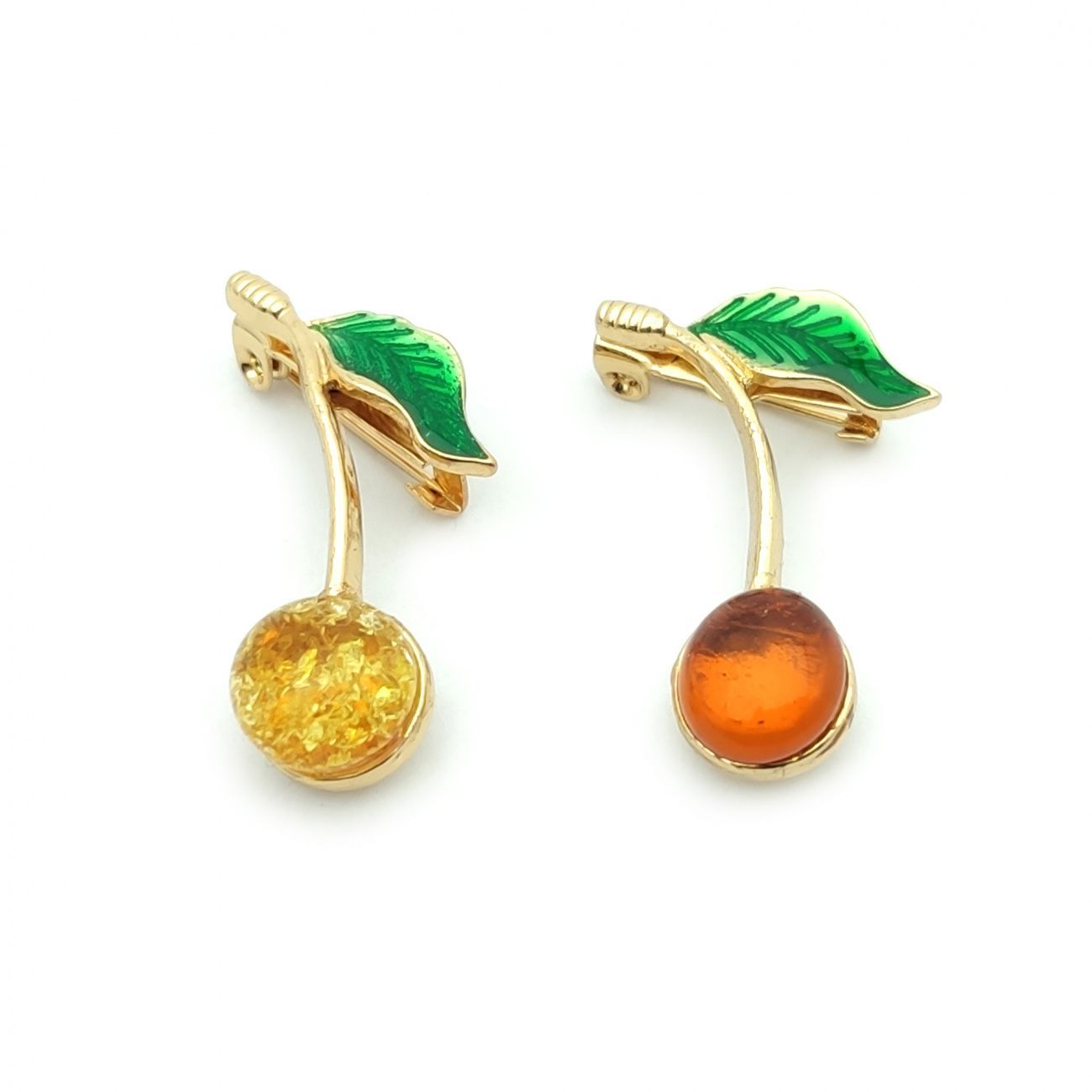 Брошь " Ягода" янтарь