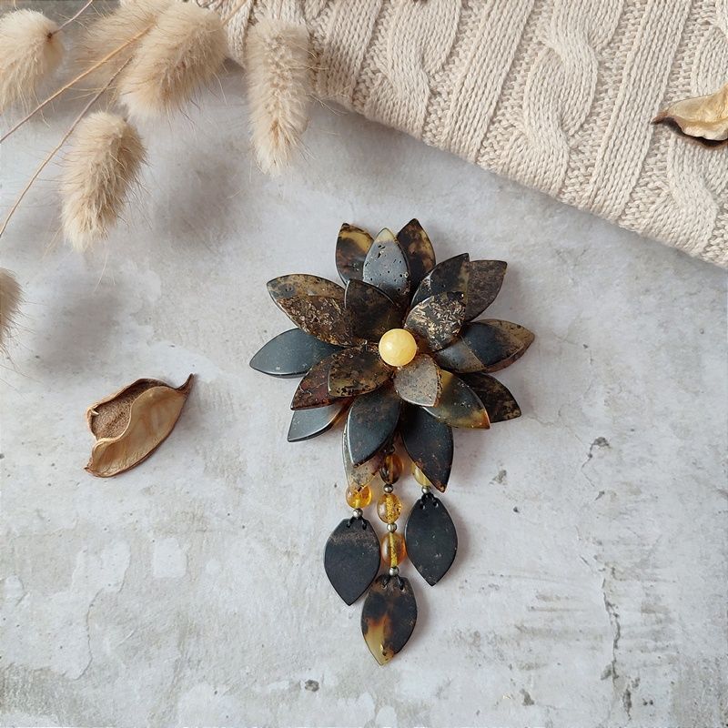 Брошь "Лотос" янтарь