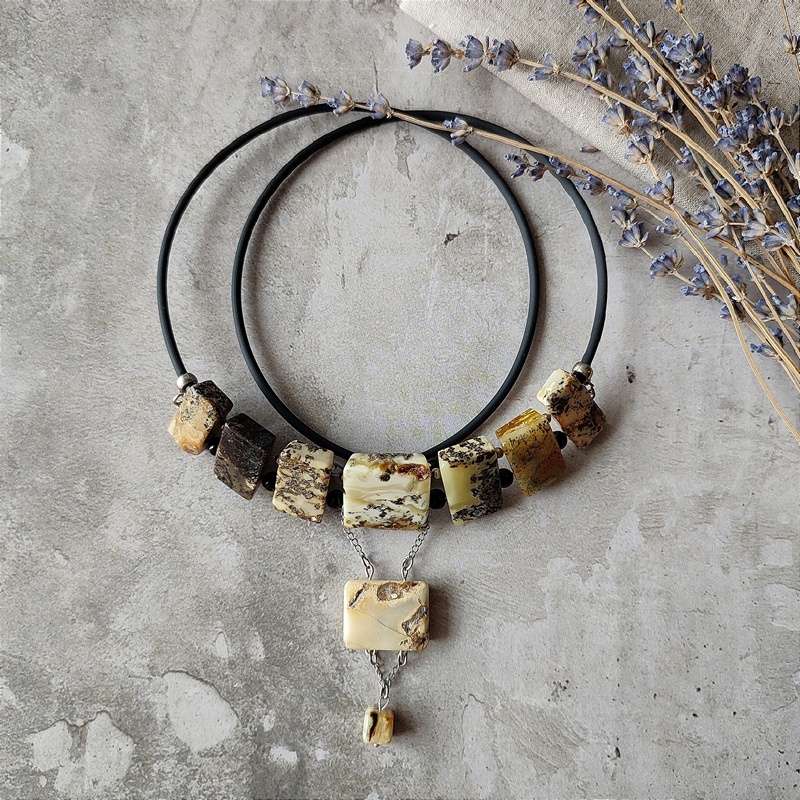 Колье "Пластина" Янтарь