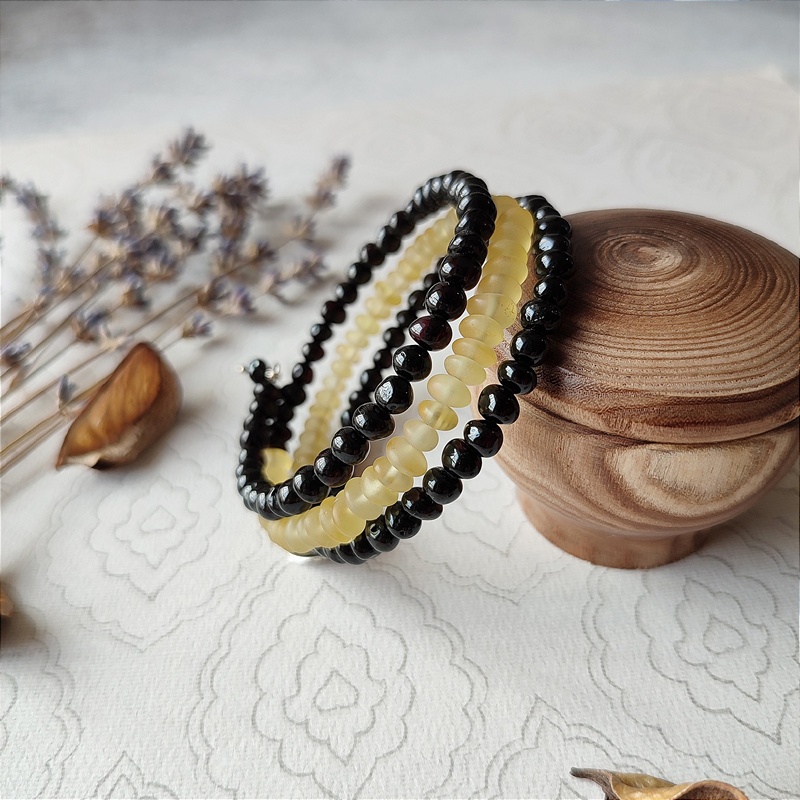 Браслет на струне янтарь 3401204039 (1)