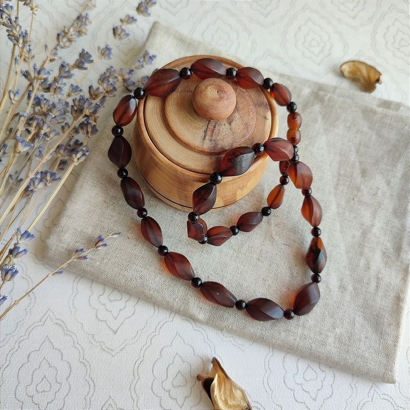 Бусы "Елена" из янтаря