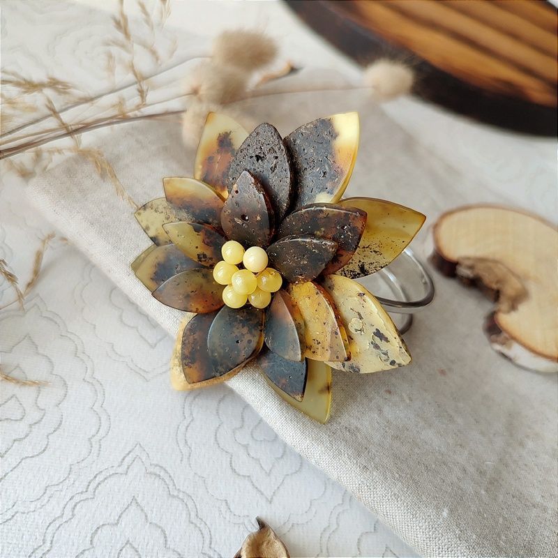 Браслет "Цветок" янтарь