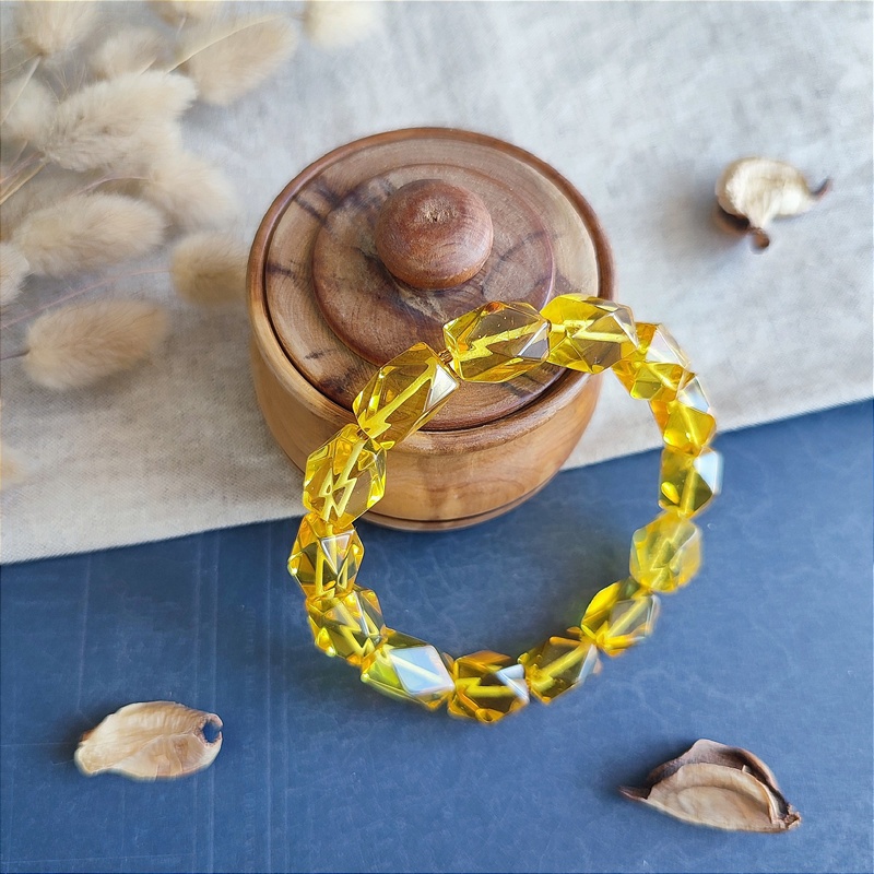 Браслет "Конфетка" янтарь