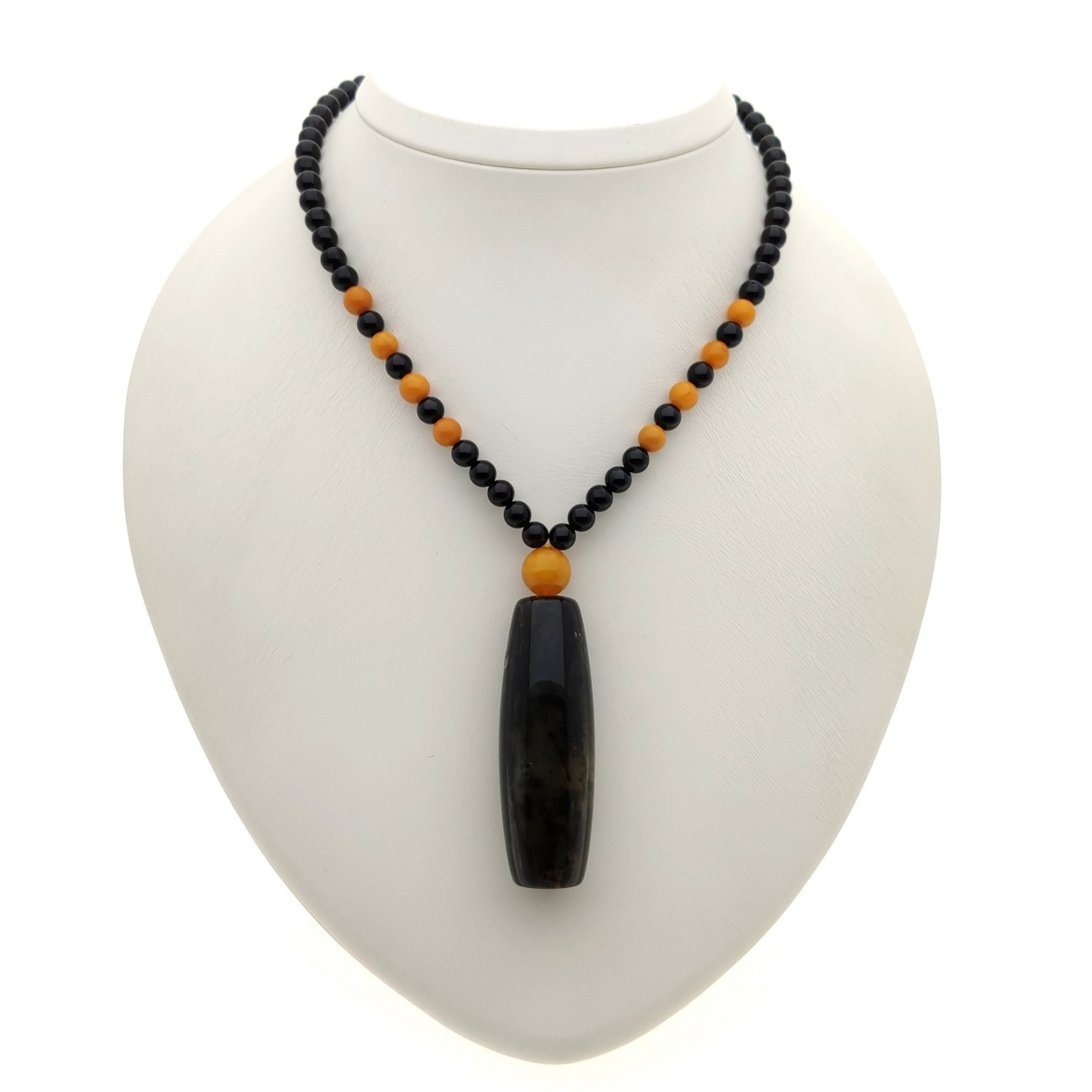 Подвес из янтаря