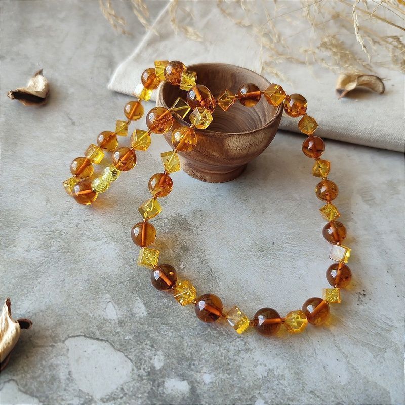 Бусы "Шар" из янтаря