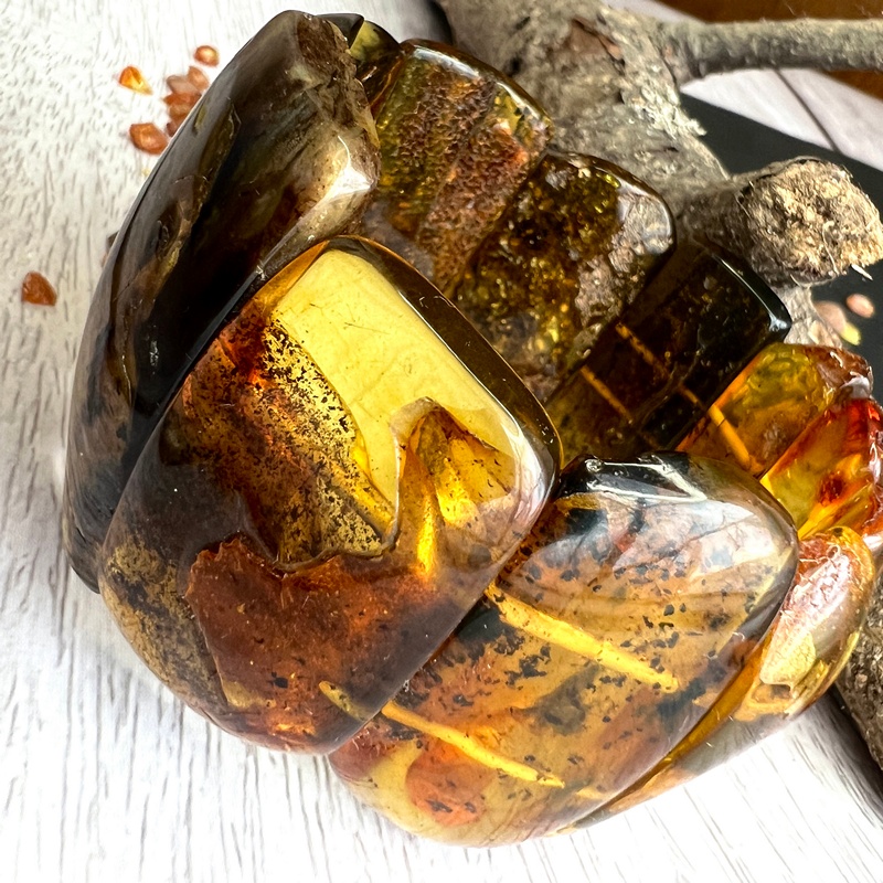 Браслет пласт. янтарь