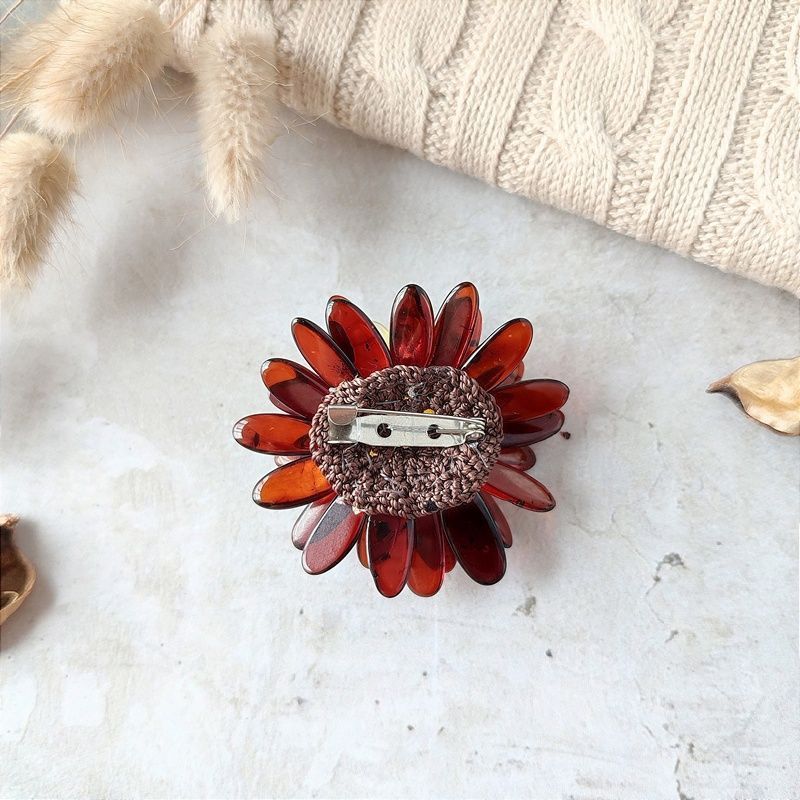 Брошь "Хризантема" янтарь