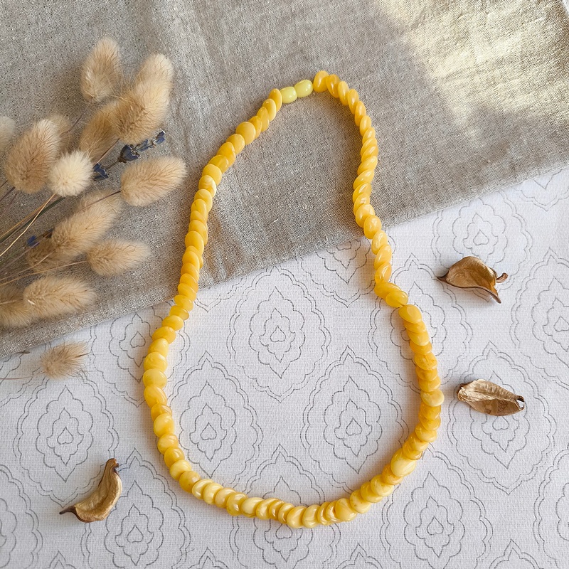 Бусы "Змейка" из янтаря