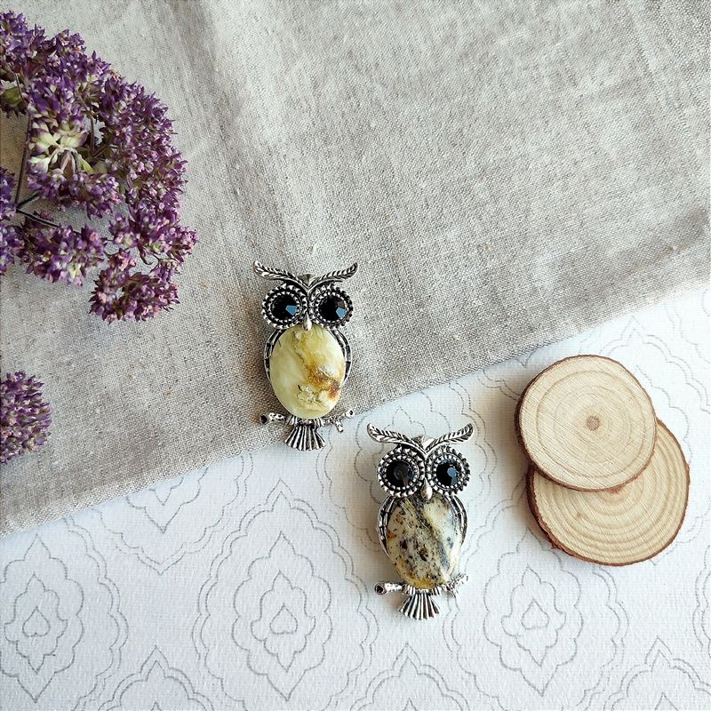 Брошь "Сова Б" янтарь