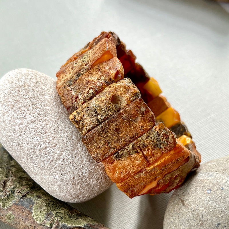 Браслет пласт. янтарь 3351119393-3