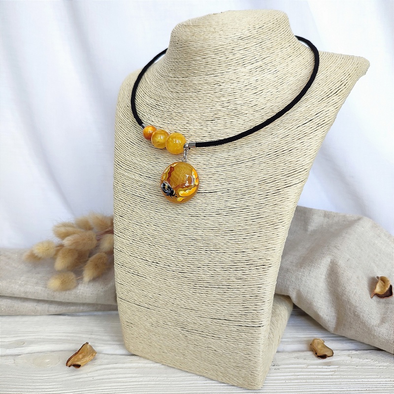 Колье "Космопчёлка" янтарь