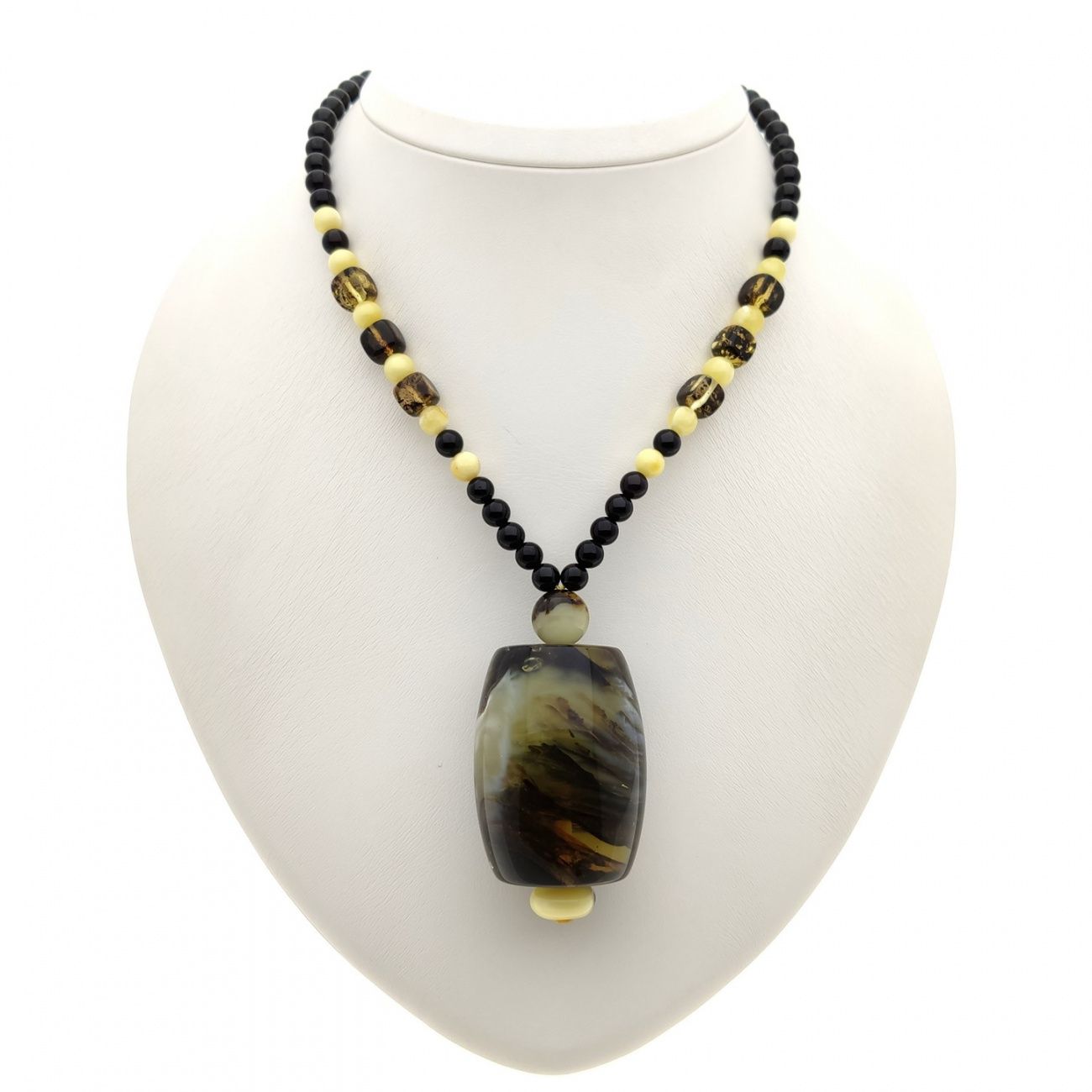 Подвес из янтаря