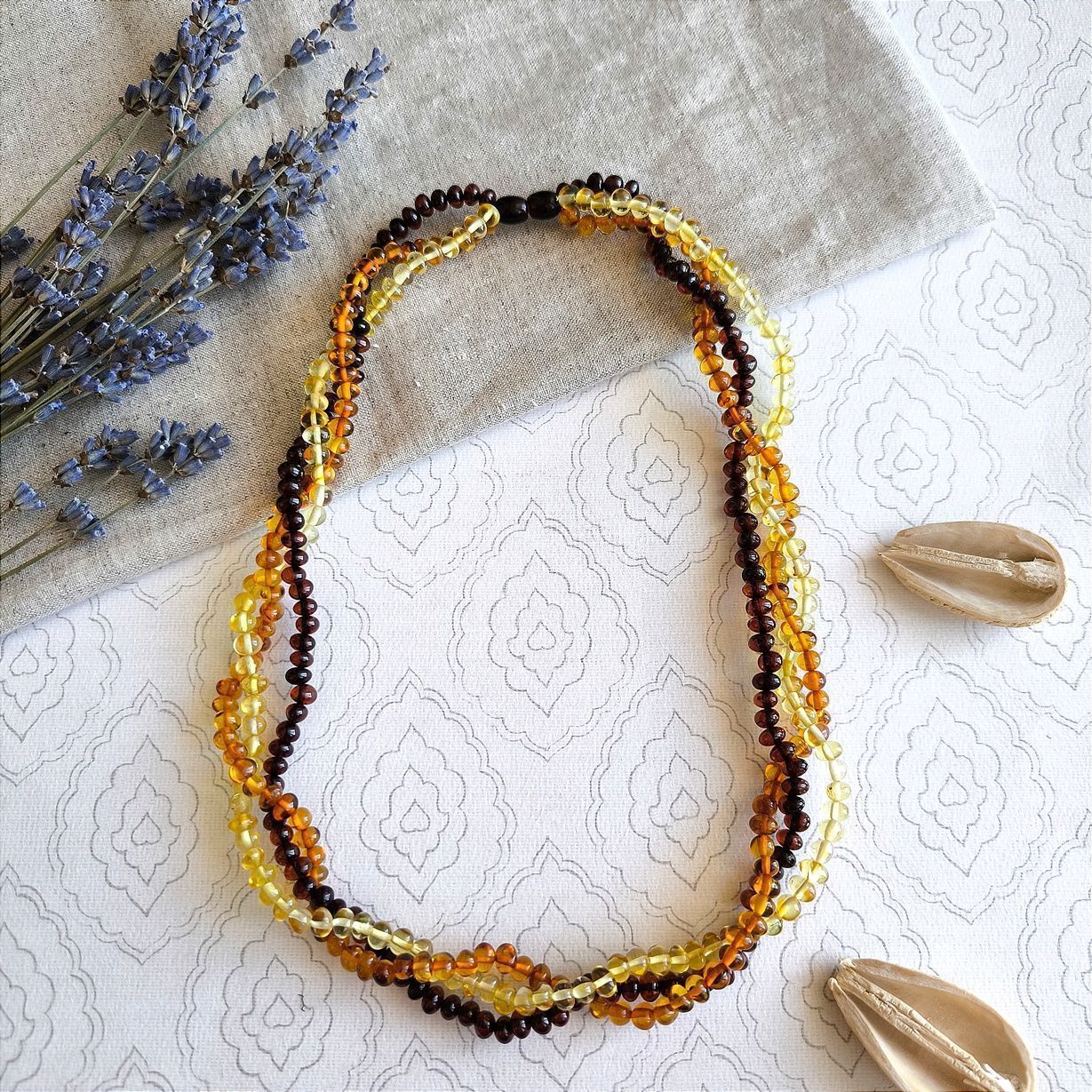 Бусы "Галька"из янтаря