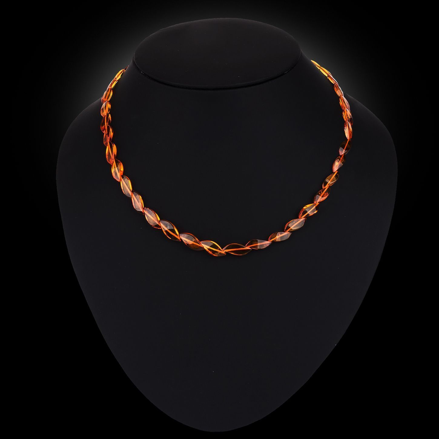 Бусы "Змейка" из янтаря