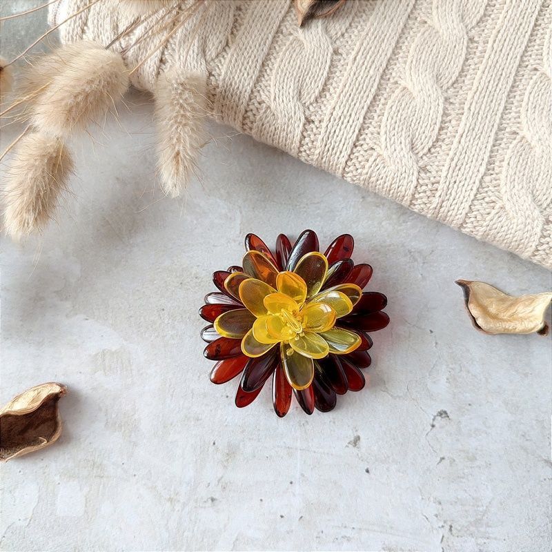 Брошь "Хризантема" янтарь