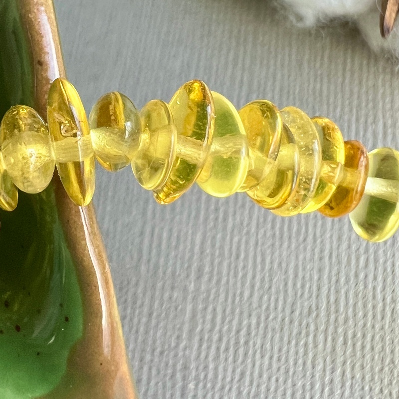 Браслет "Галька" янтарь