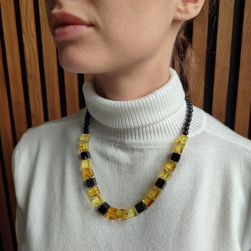 Бусы "Куб" из янтаря