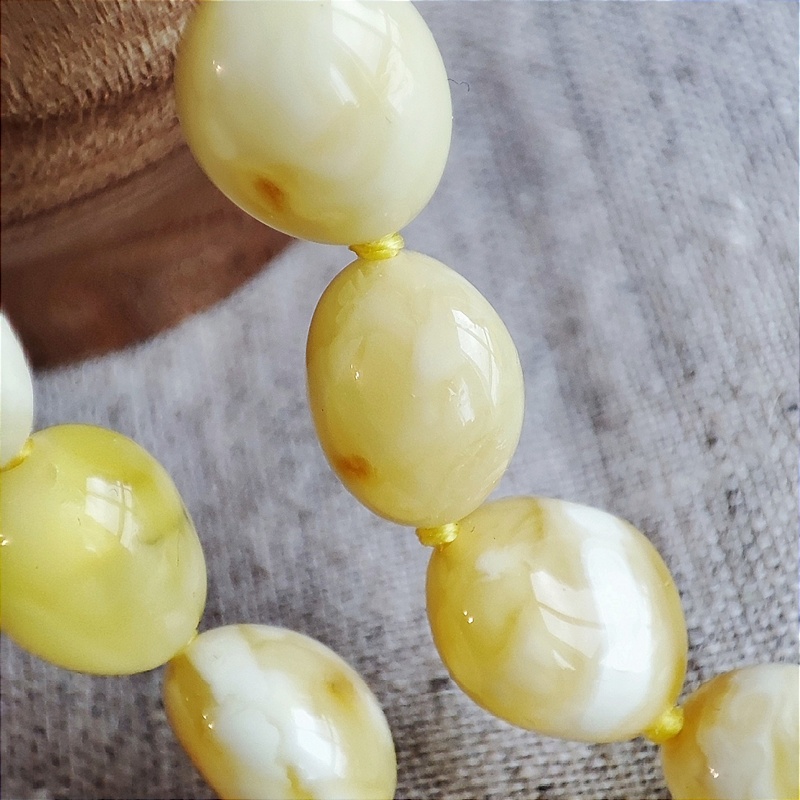 Бусы "Сливка" из янтаря