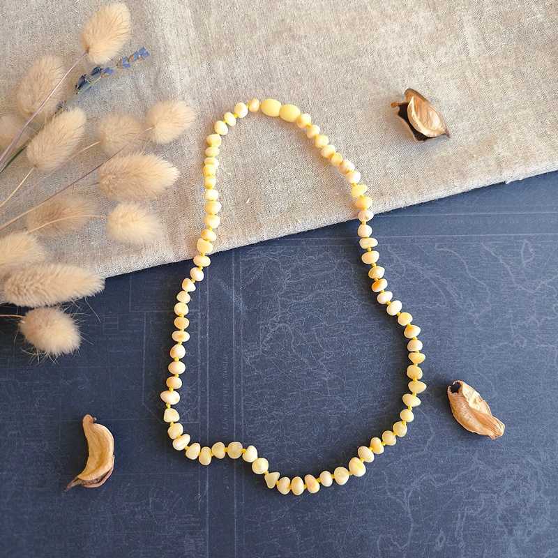 Бусы "Галька" из янтаря