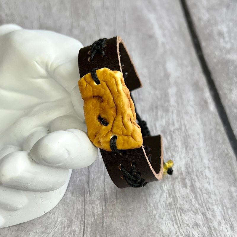 Браслет с пейзажным янтарем