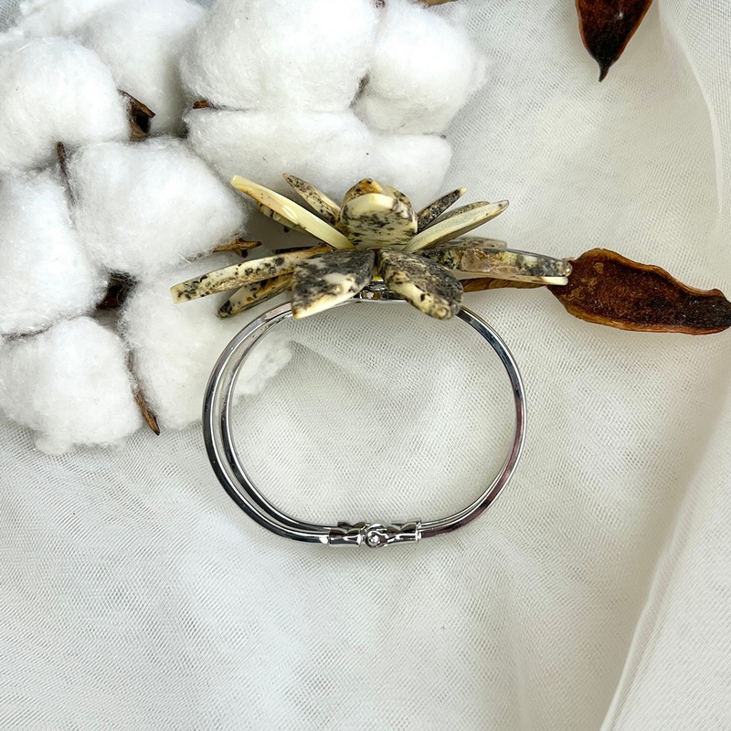 Браслет "Цветок" янтарь