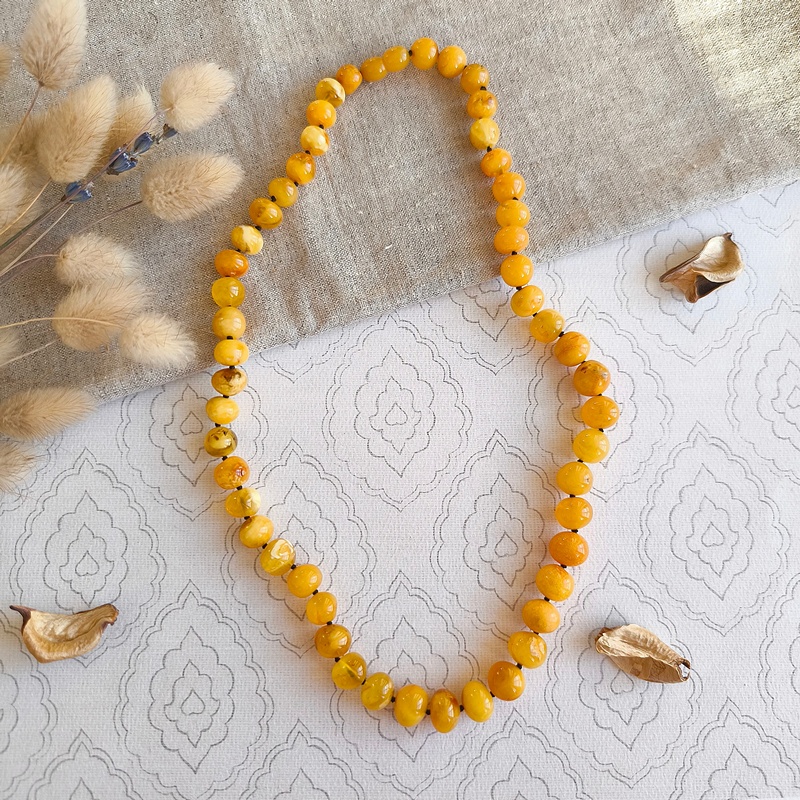 Бусы "Мятый шар" янтарь