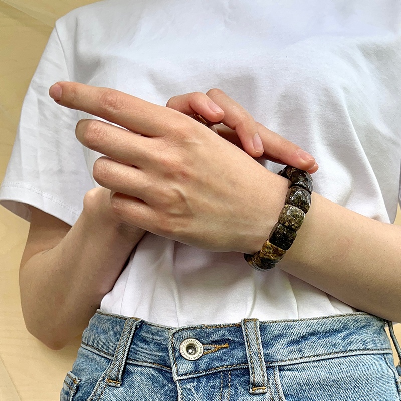 Браслет пласт. янтарь