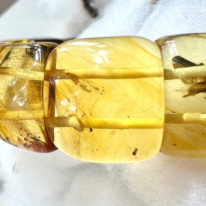 Браслет пласт. янтарь 3401119515-4