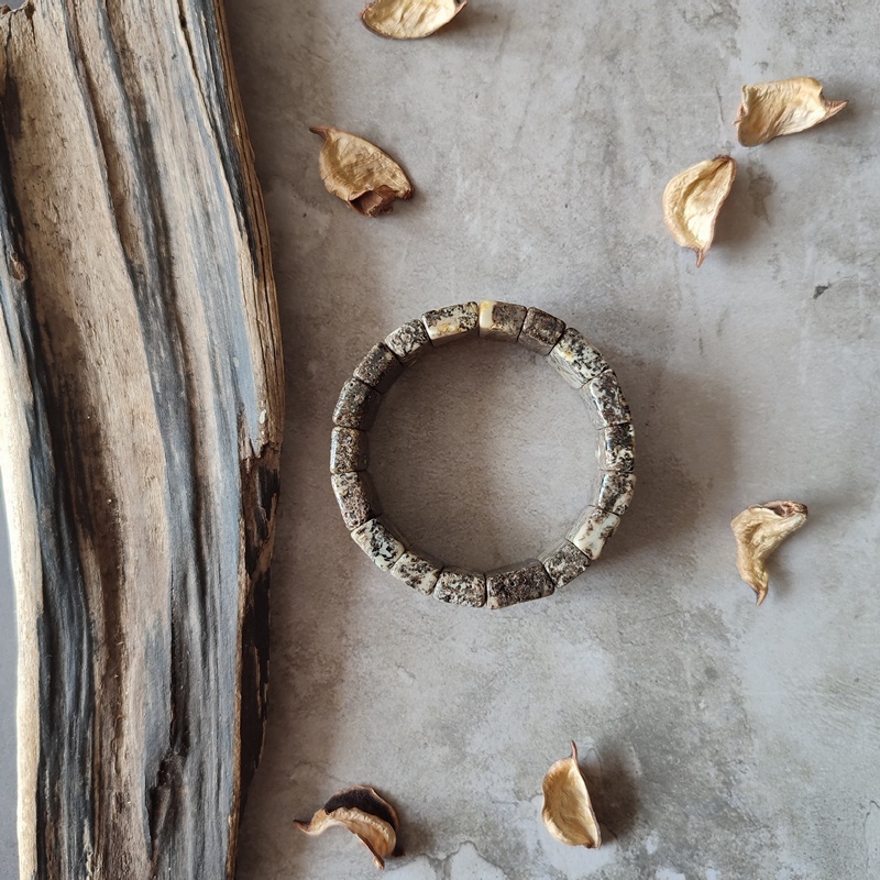 Браслет Муж. янтарь 3051119493-1