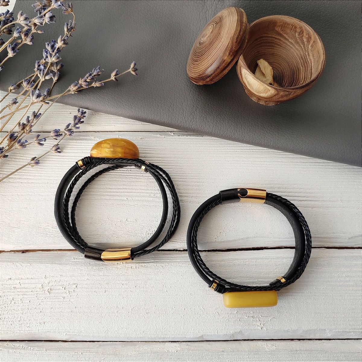 Браслет на кож.  ремешке