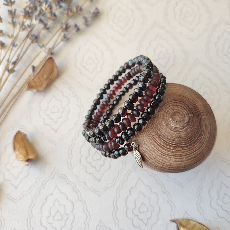 Браслет на струне янтарь