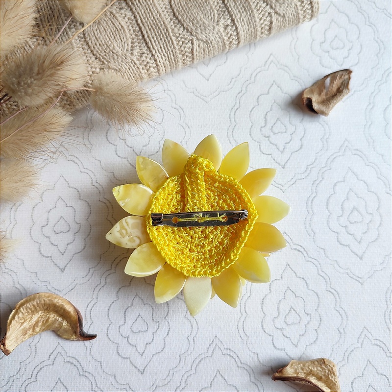 Брошь-кулон "Лотос" янтарь