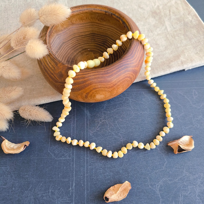 Бусы "Галька" из янтаря