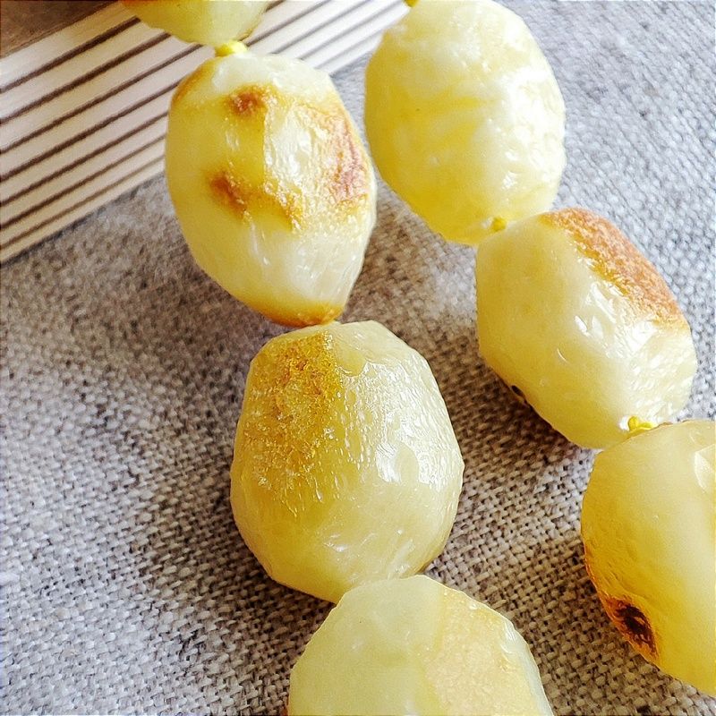 Бусы "Кусанка-оливка" янтарь