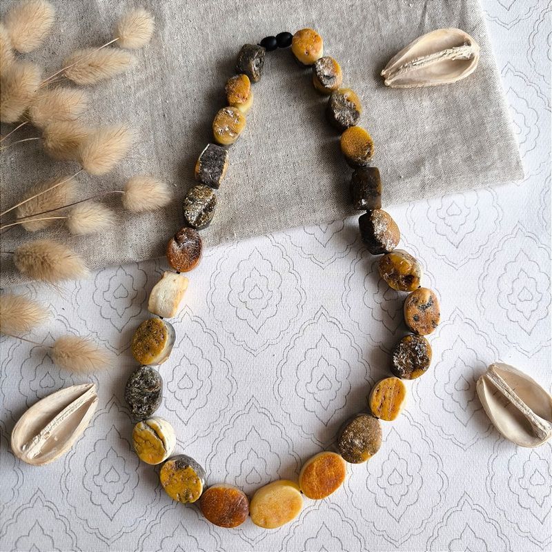 Бусы "Овал" из янтаря