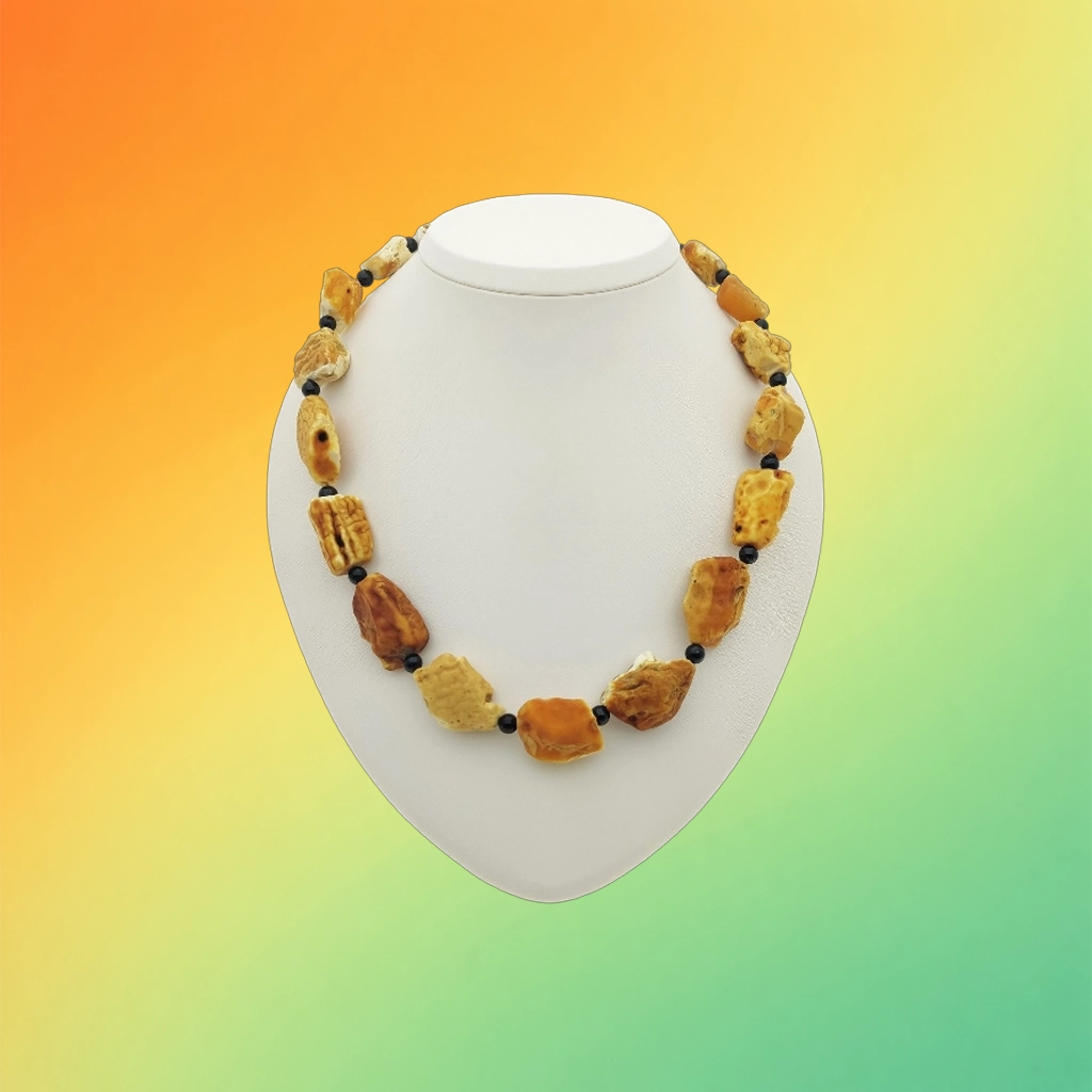 Бусы из лечебного янтаря