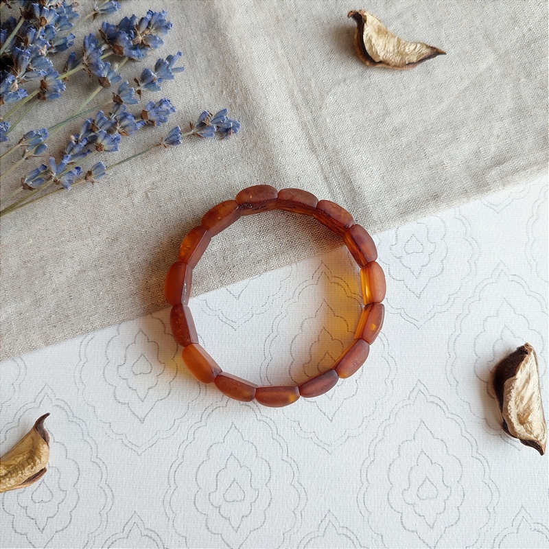 Браслет пласт. янтарь 3121119518 (1)