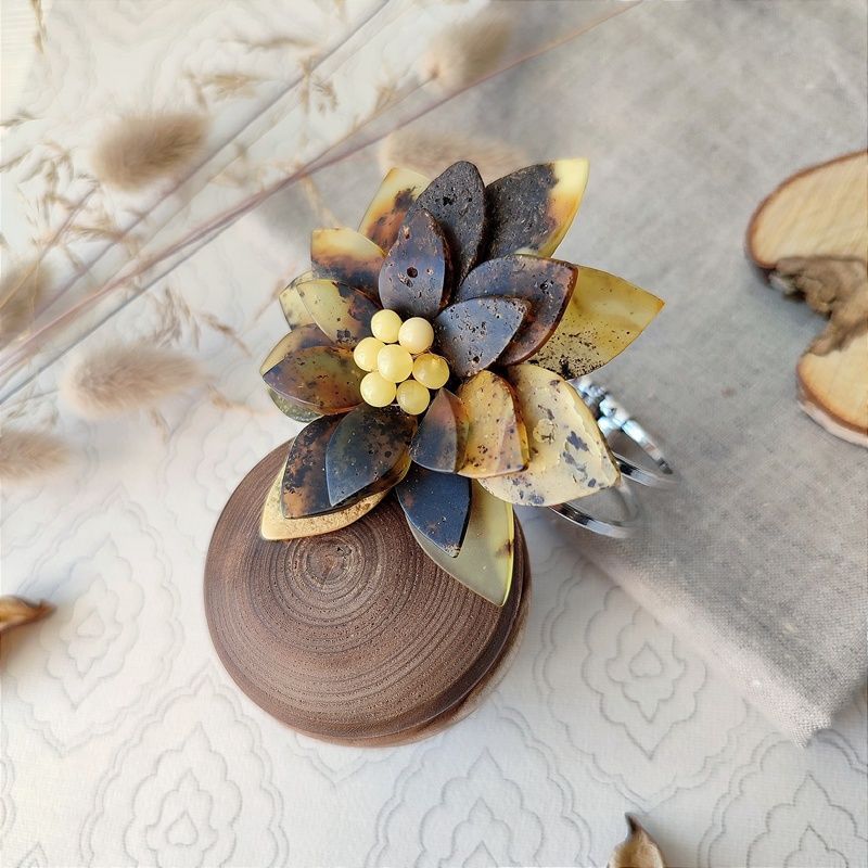 Браслет "Цветок" янтарь