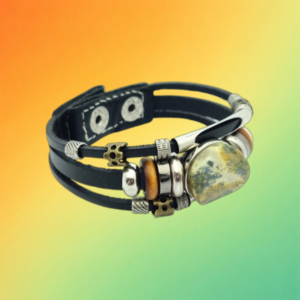 Браслет с янтарём на коже