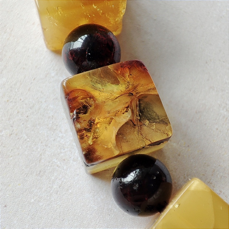 Бусы "Шар" из янтаря