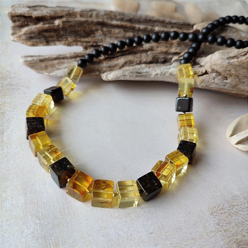 Бусы "Шар" из янтаря