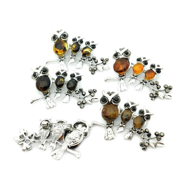 Брошь "Три совы" янтарь